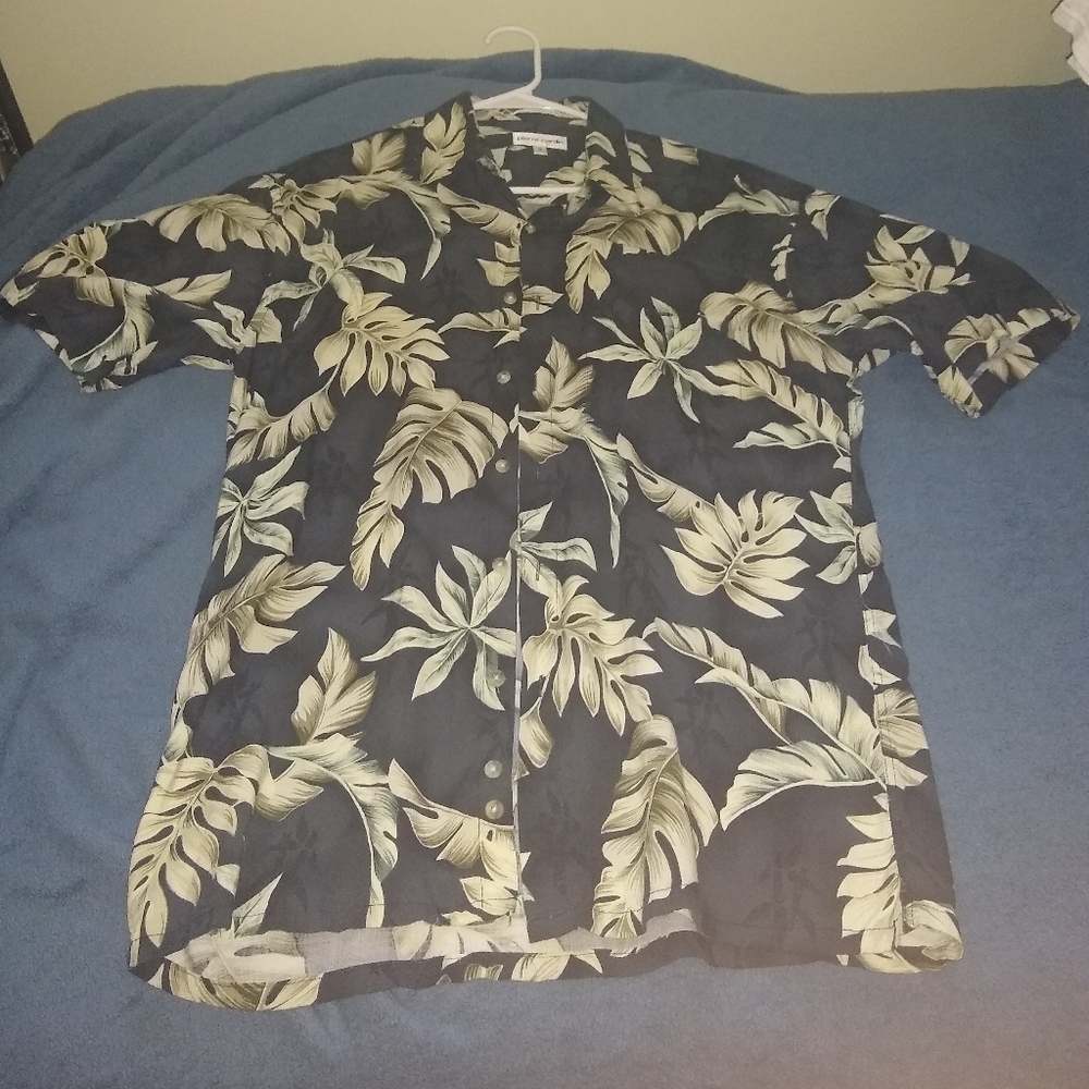 Short sleeve button down shirt